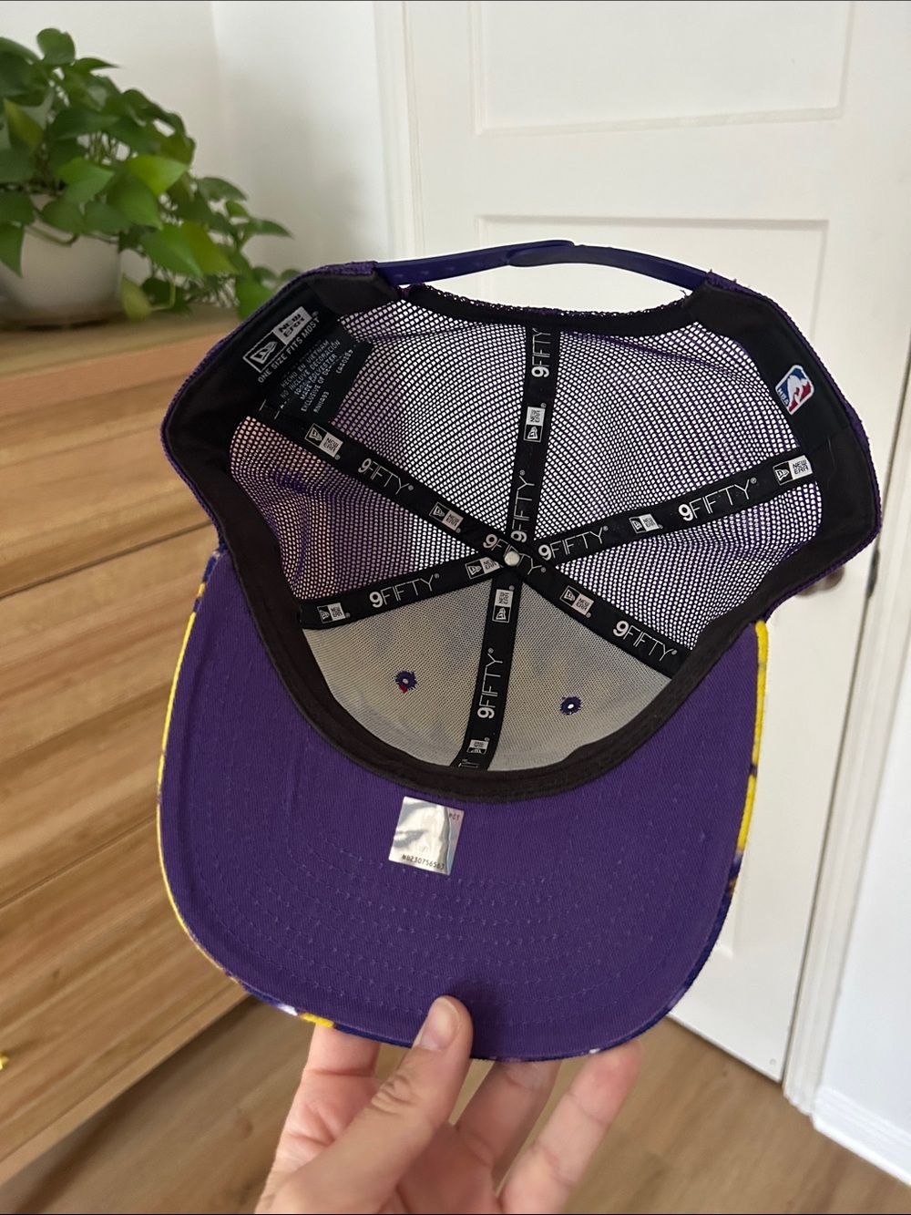 NWOT New Era LA Lakers Snap Back Hat. One size. Excellent condition. - Picture 3 of 4